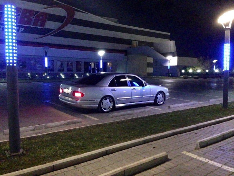 Mercedes-Benz W210 E55 AMG (21)