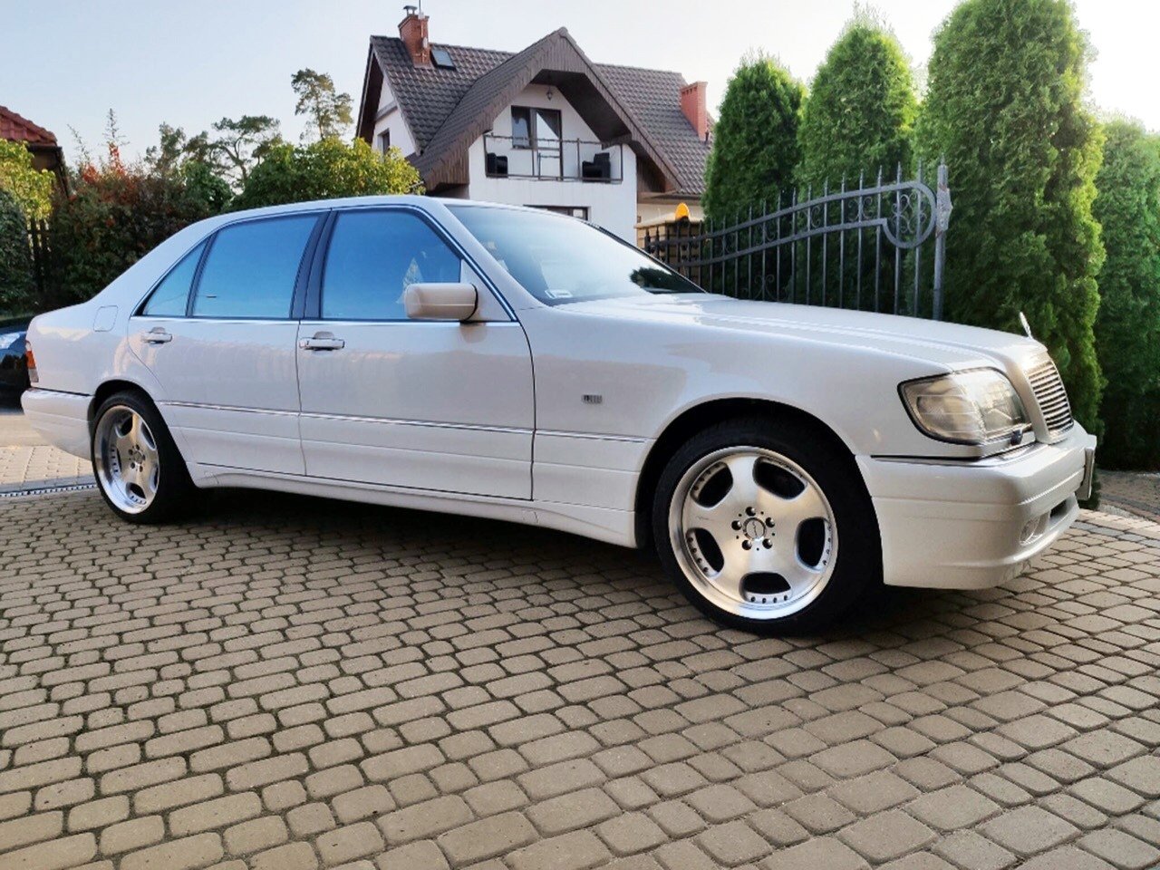 White Mercedes-Benz S500 W140 (5)